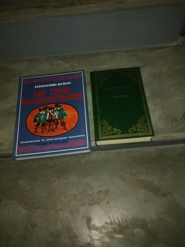 Lot de 2 livres 5 Servian (34)