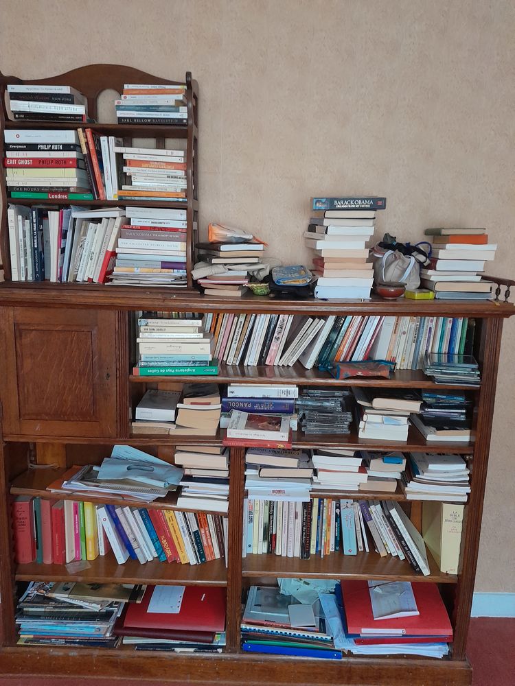 200 � 300 livres 50 Montrouge (92)