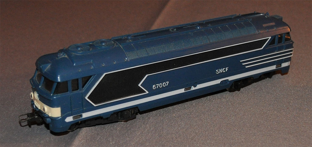 Locomotive motrice diesel 67007 SNCF et wagons - Jouef HO 80 Orl�ans (45)