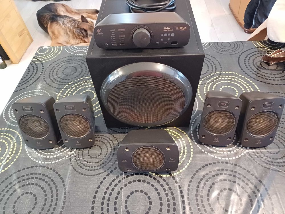 Logitech z906 complet tr�s bon �tat (console de commande ne fonctionne plus) 100 Saint-Cl�ment (89)