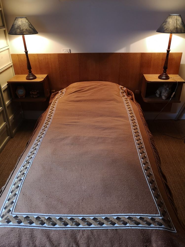 lit ado, long. 1.96. Larg. 1m,2 tablettes, matelas laine, sommier tapissier, couvre lit, possibilit� livraison rayon 10km (15euros). 0 Mazamet (81)