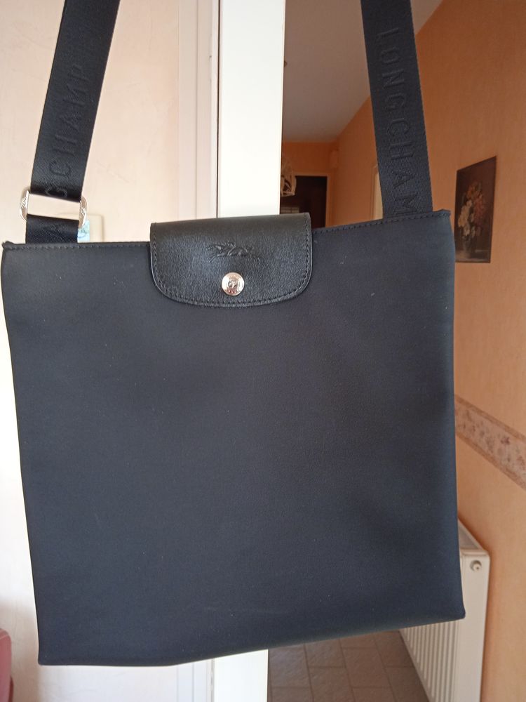 un sac LONGCHAMP 35 Ciry-le-Noble (71)