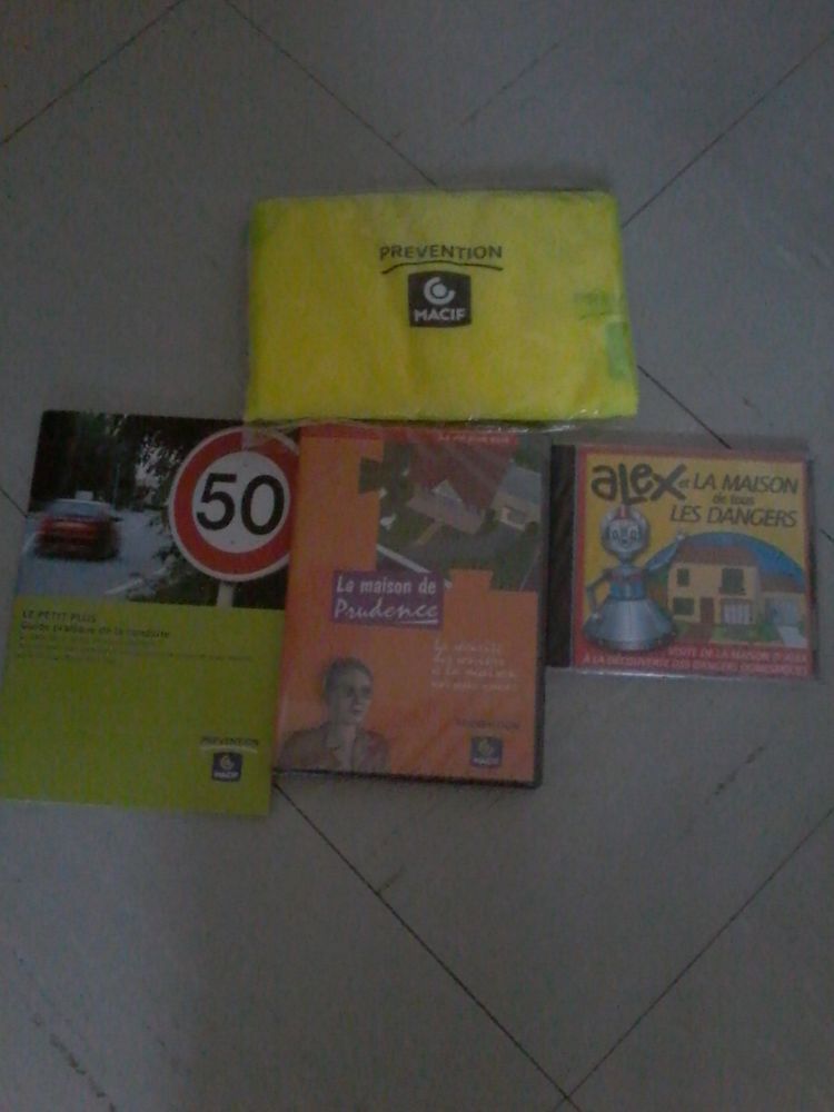 Lots Ascessoirs pour la s�curit� route et maison 4 Tourcoing (59)