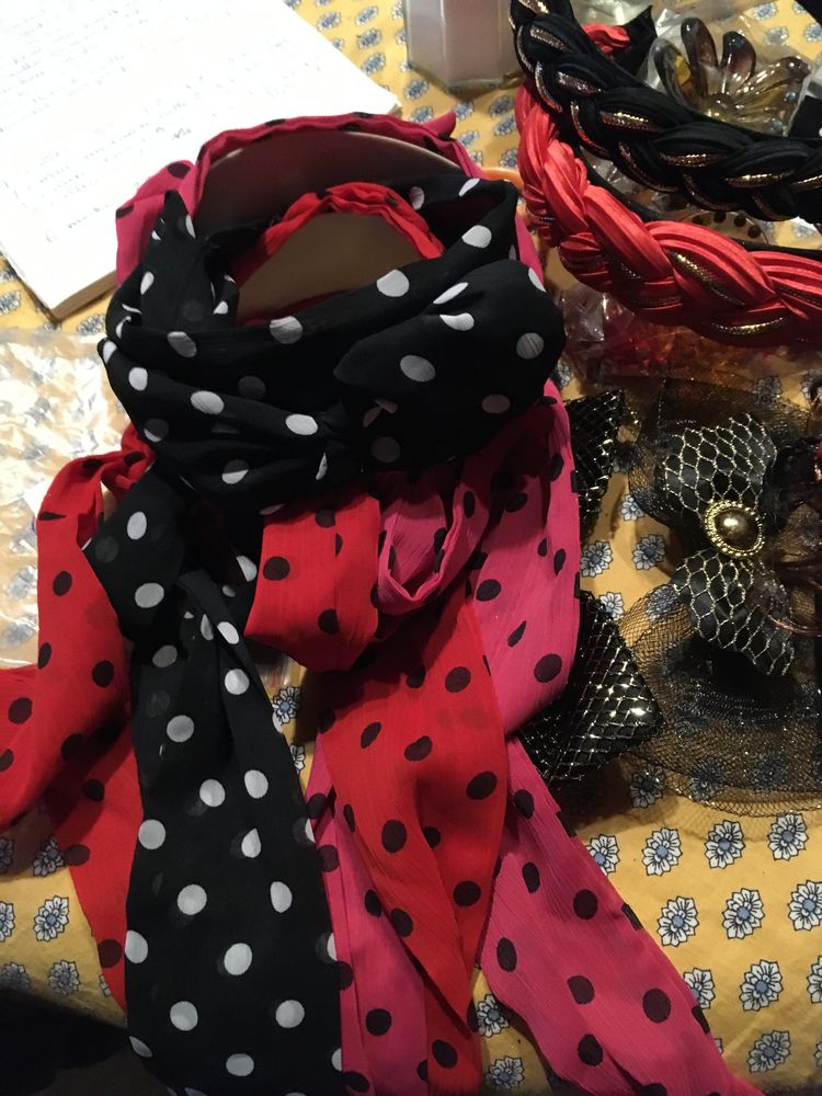 Lots de bijoux fantaisie colliers bracelets boucles oreilles 50 Saint-Julien-les-Rosiers (30)