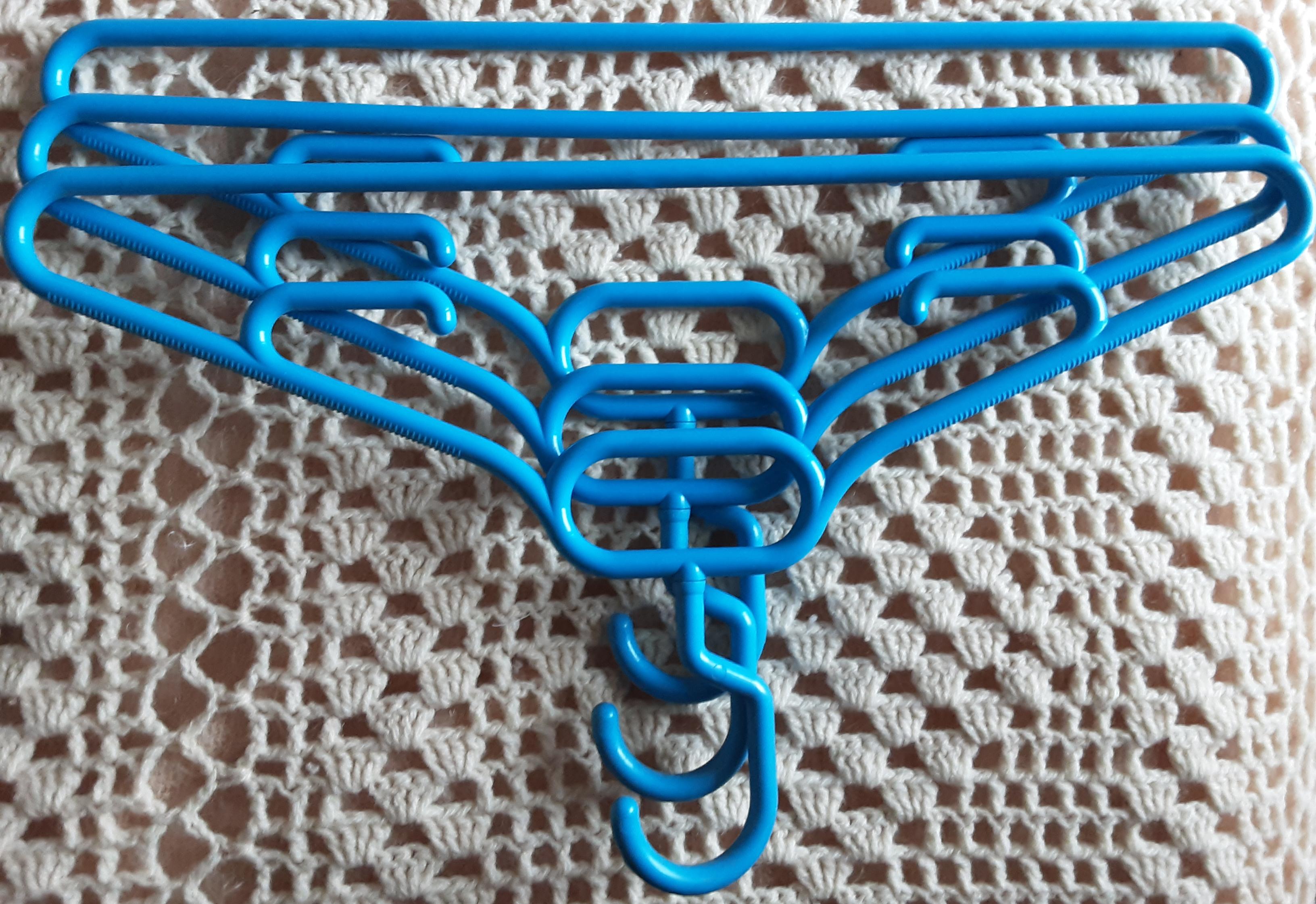 lots de 3 ceintres tout plastique rigide  t�te pivotante. 6 Pontoise (95)