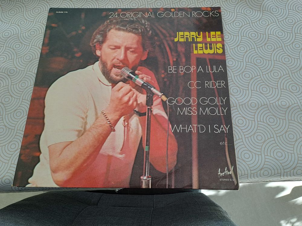 lots d'une centaine de disques des ann�es 60-70 0 Tassin-la-Demi-Lune (69)