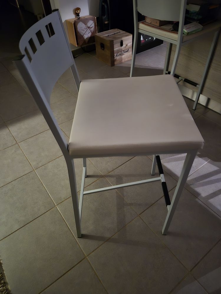 Lots 4 chaises hautes de cuisine 200 Saint-Blaise (74)