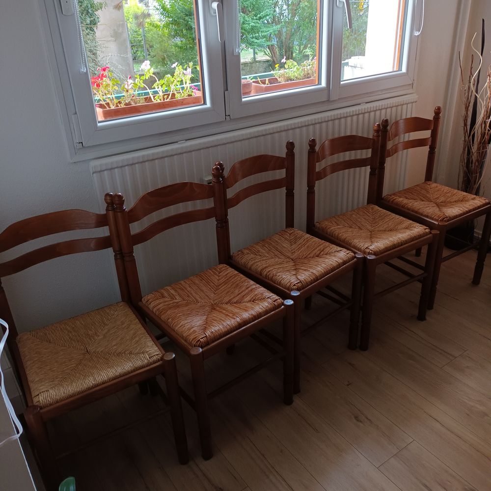 Lots de 5 chaises Type : JEANNE 
Hêtre massif 0 Golbey (88)