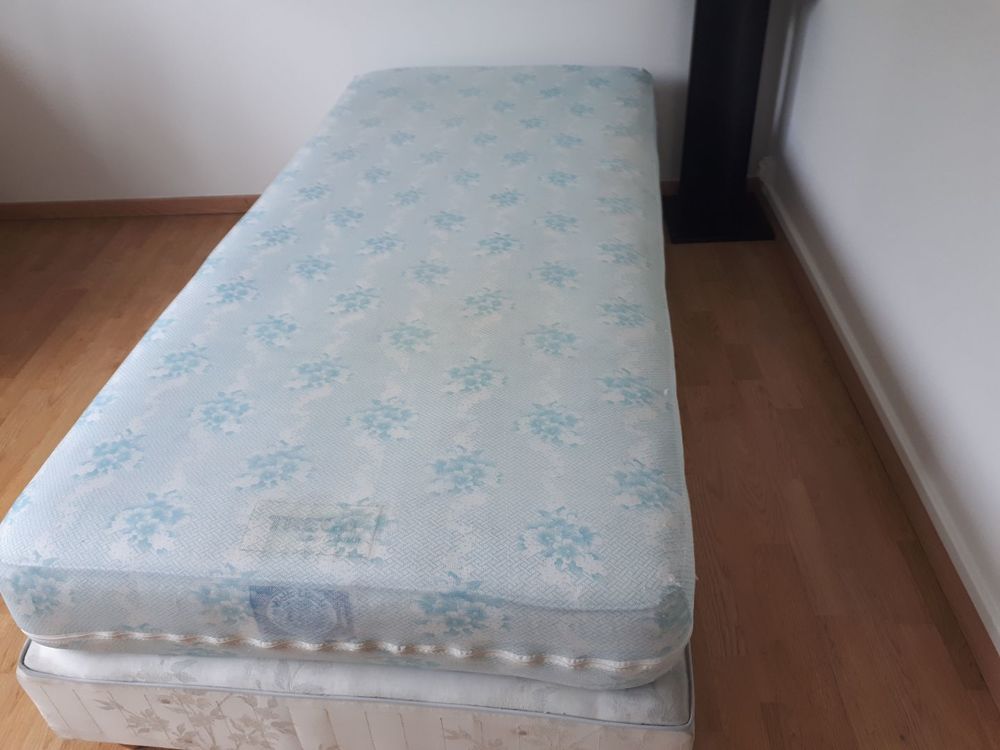 2 lots de matelas + sommier TRECA 90 x 190 150 Troyes (10)