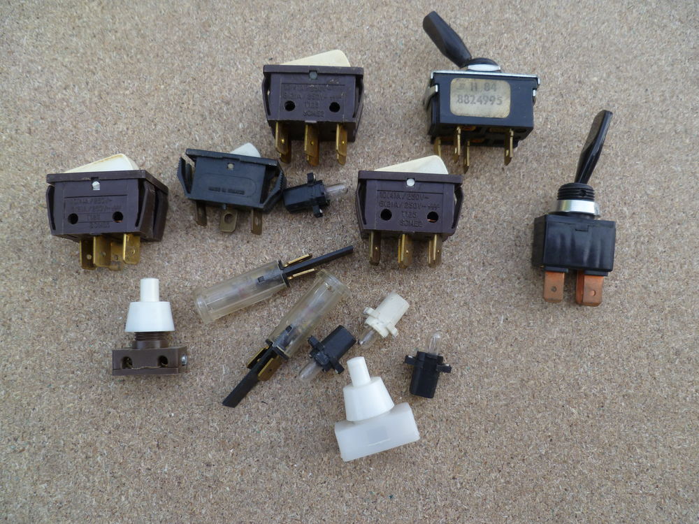 LOTS MICRO INTERRUPTEURS, VOYANTS LUMINEUX 15 Sales (74)