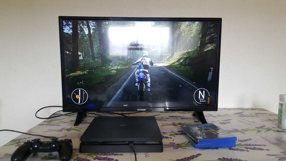 lots PS4 slim 500 go avec TV LCD 130 Toulon (83)