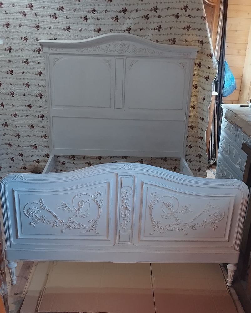 LIT LOUIS XVI EN NOYER SCULPTE 560 Gardanne (13)