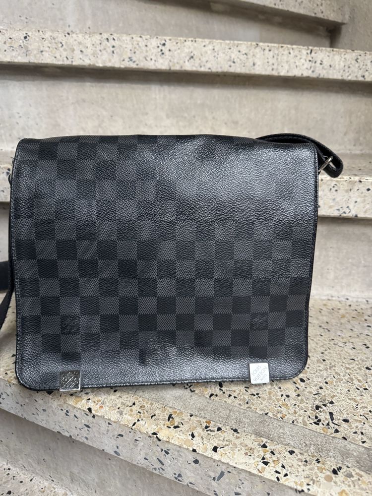 sac louis vuitton district homme fermeture a rabat tr�s bonne etat sans la boite 800 Paris 1 (75)