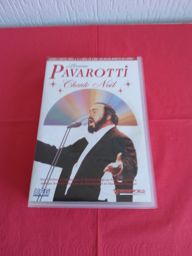K7 VHS + CD Luciano PAVAROTTI chante No�l 6 Saint-Etienne (42)