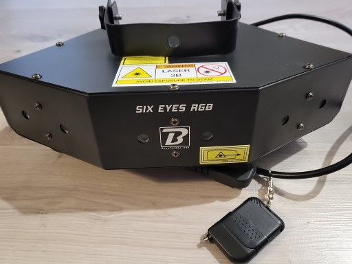 Jeu de lumi�re LASER 6 ouvertures RGB effet rotatifs 100 Valr�as (84)