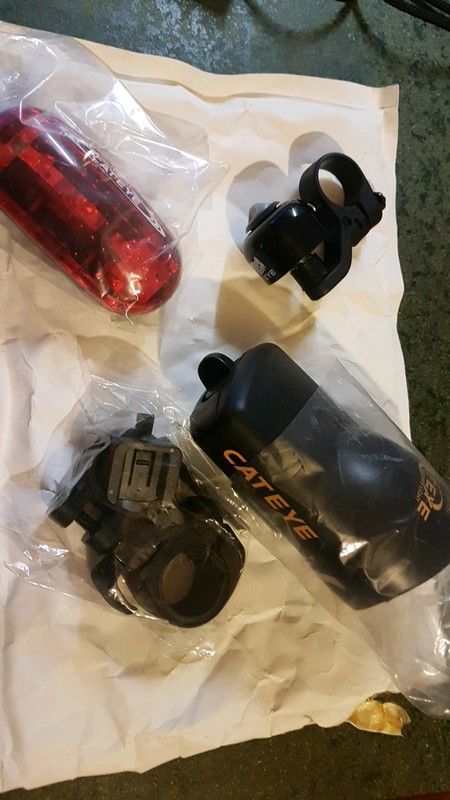 Lumiere velo cateye plus sonnette voir photo 12 Angers (49)