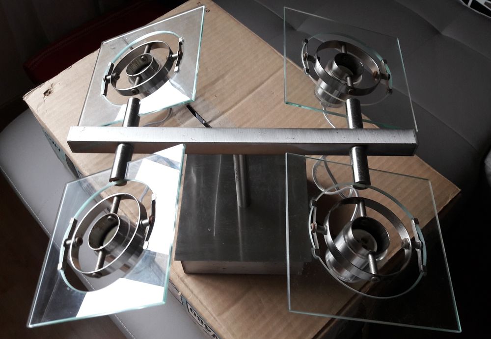  Luminaire 4 ampoules forme carr� 10 Saint-Laurent (08)