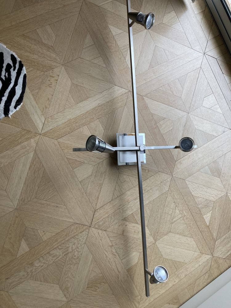 Luminaire articul�
A retirer � Annecy 74000 20 Annecy (74)