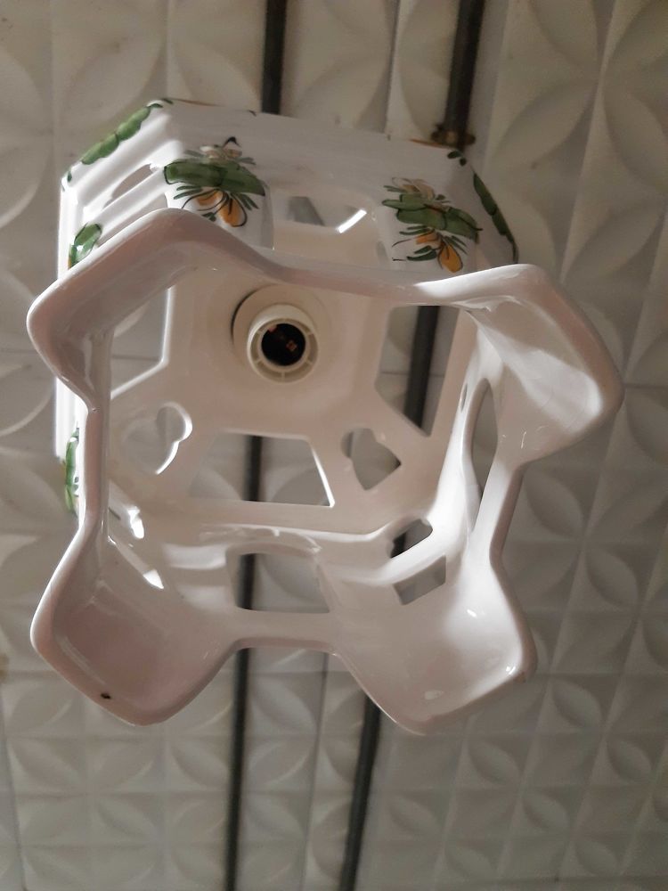 Luminaire en c�ramique  d�cor fleurs 8 Saint-Jean-du-Falga (09)