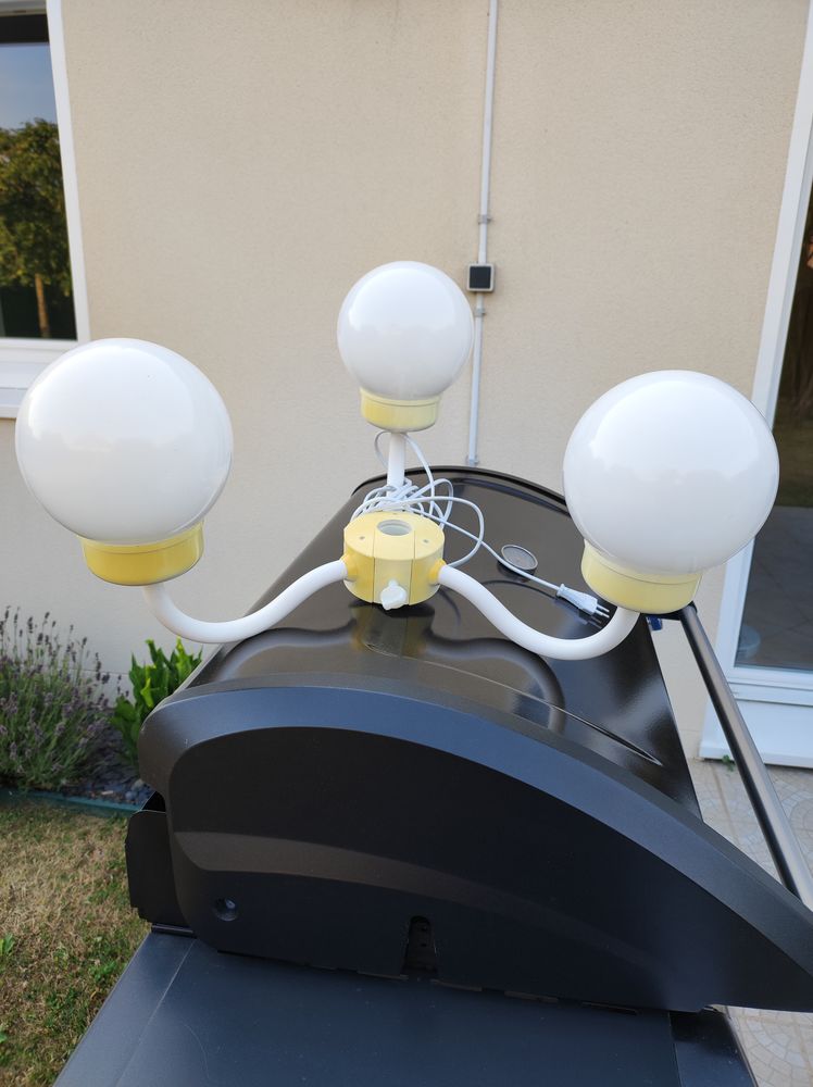 Luminaire ext�rieur 3 globes
30 Canteleu (76)