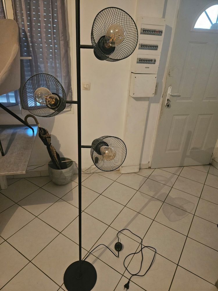 Luminaire / lampadaire sur pieds d�coration 3 ampoules 35 N�mes (30)