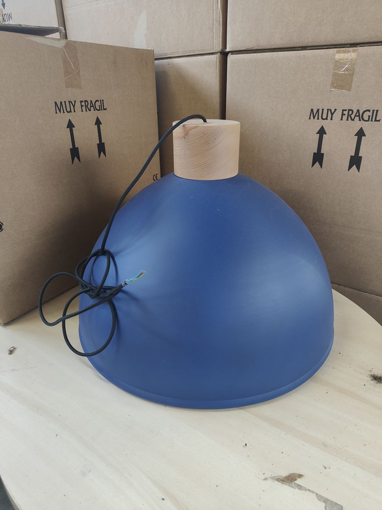 Luminaire Suspension m�tal et bois de h�tre. 0 Chassieu (69)