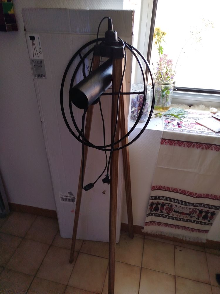 Luminaire tr�pied 25 Privas (07)
