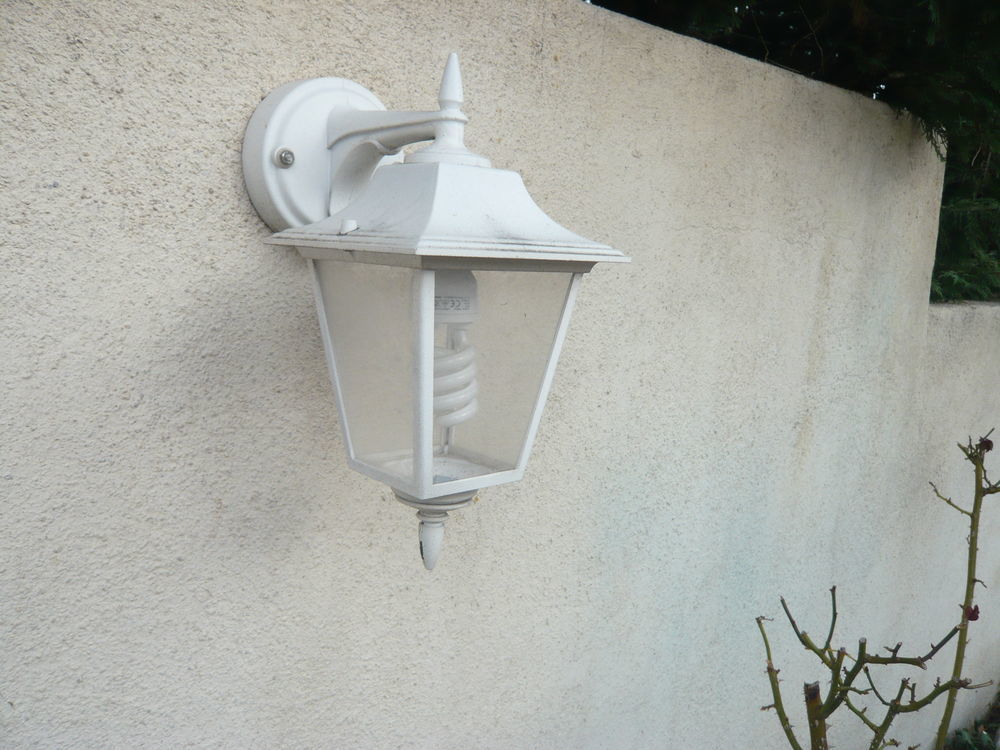 Luminaires appliques ext�rieur alu blanc 5 Rognac (13)