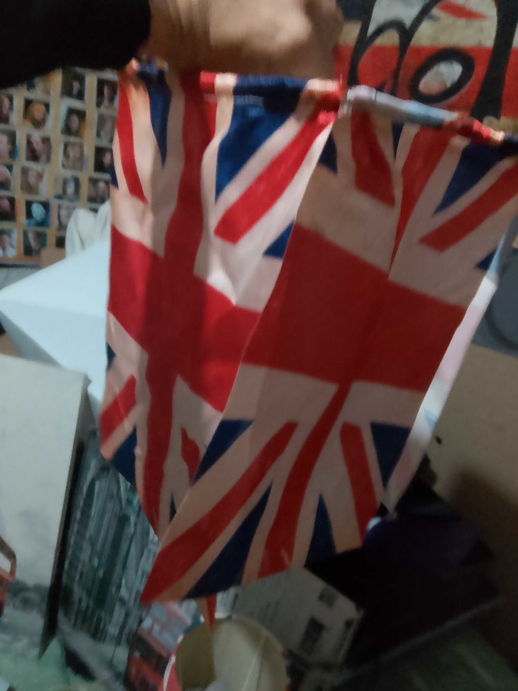 2 luminaires deco london. 
17 Roujan (34)