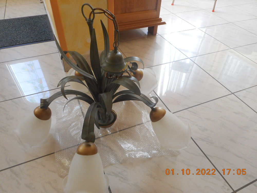 2 luminaires m�tal vert bronze
�tat neuf prix: 100� les 2
100 La Capelle (02)