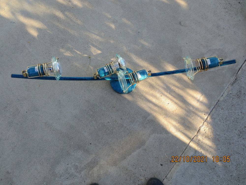 LOT DE 2 LUMINAIRES 40 Serpaize (38)