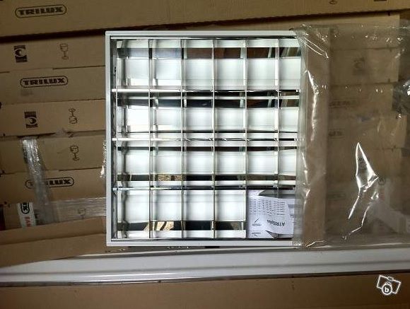 luminairess TRILUX neufs 10 B�ziers (34)