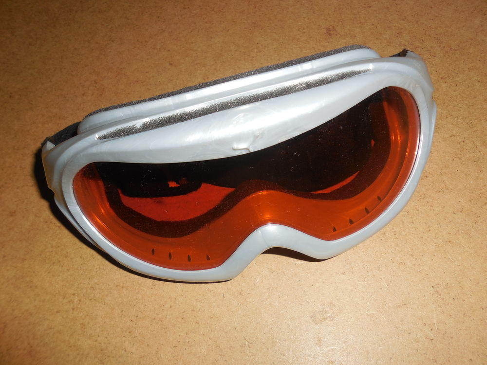 lunette de  ski  adulte : c�b� 8 Pontault-Combault (77)