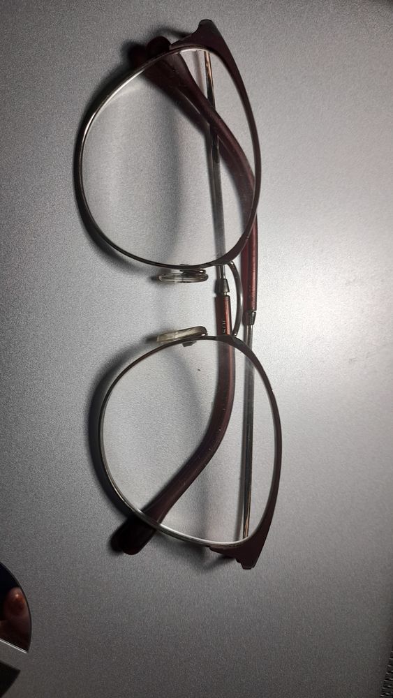 Lunette avec etui 40 Tournon-sur-Rh�ne (07)