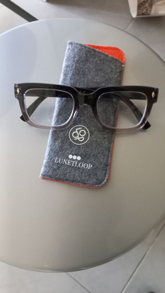 Lunette loupe 2,5 avec �tui 4 Marseille 12 (13)