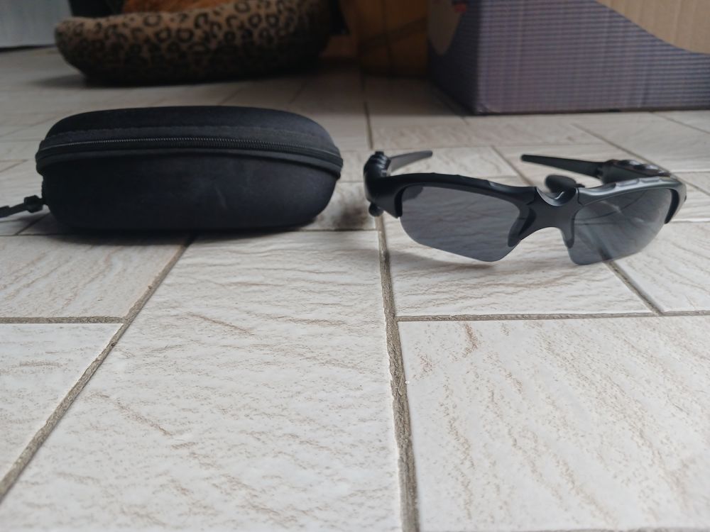 Lunette de soleil avec casque audio 15 Reims (51)