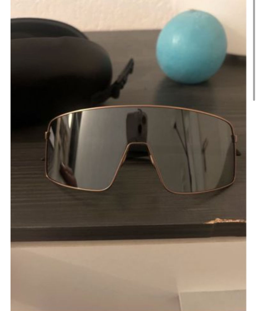 Lunette de soleil Oakley 130 Draguignan (83)