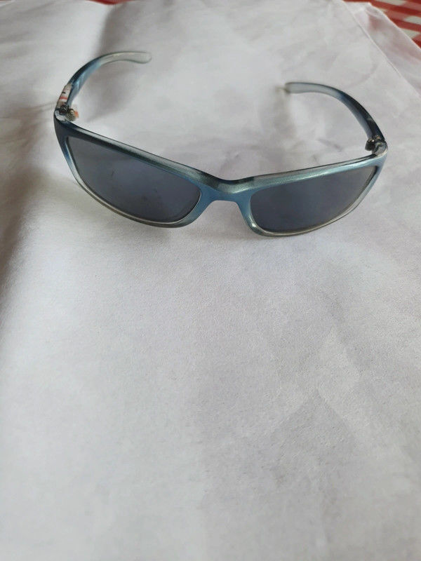 Lunette de soleil 
2 Aubvillers (80)