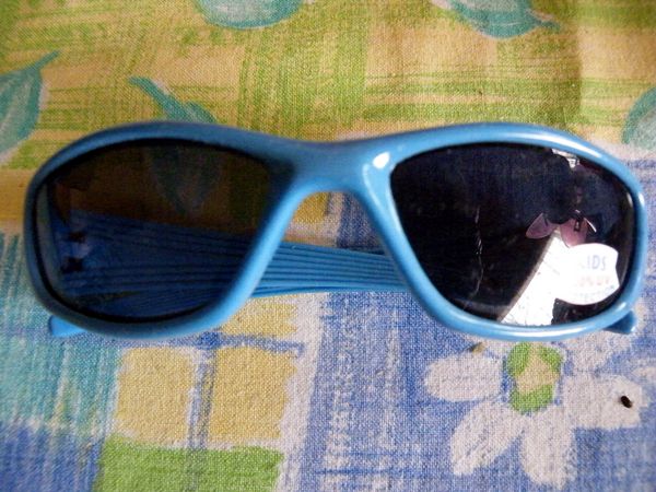 lunettes enfants protection uv neuves   10 Viriat (01)