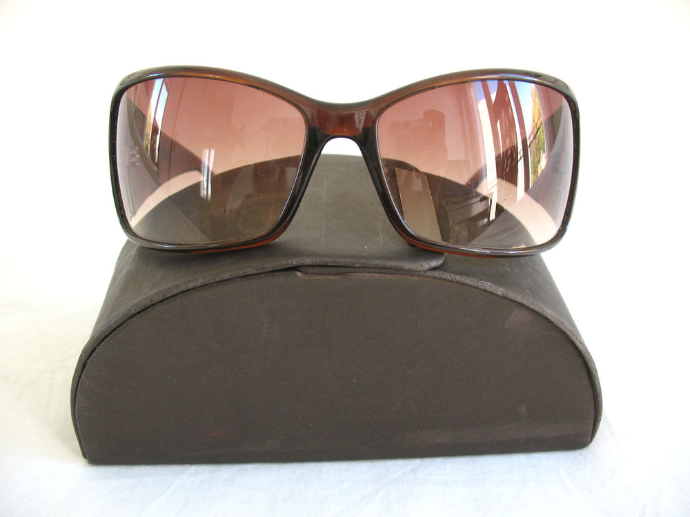 Lunettes de soleil Carolina Herrera
30 Saint-Cloud (92)