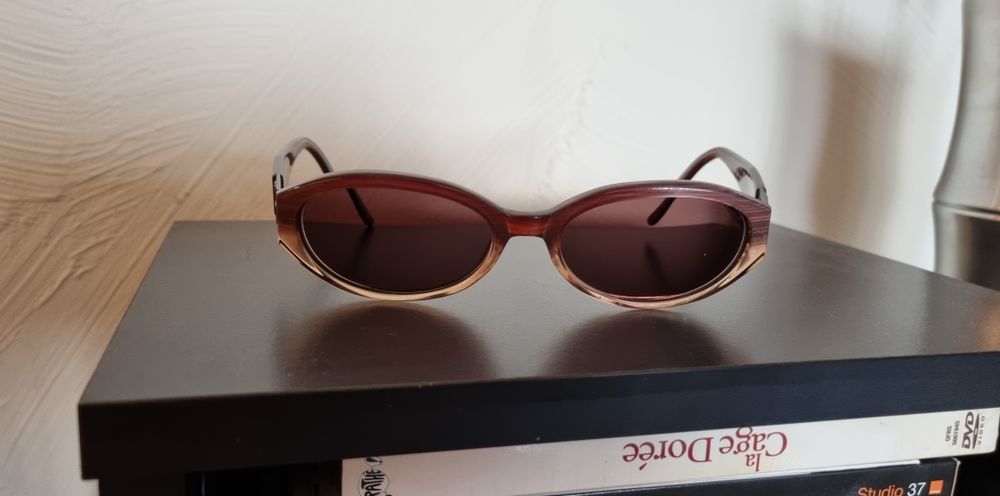 Lunettes de soleil Guess.  mod�le original 45 Oullins (69)