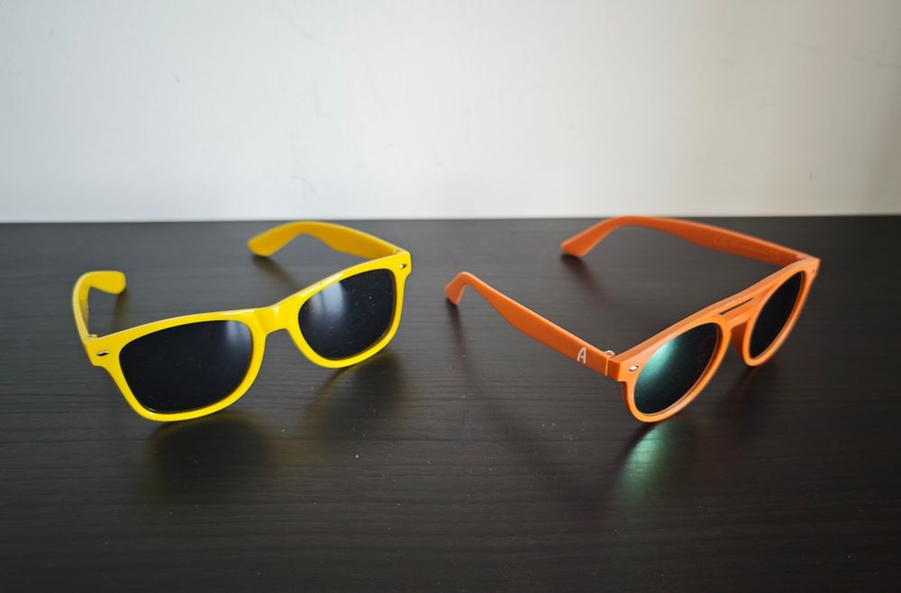 Lunettes de soleil plastique jaune et orange (4 euros les 2) 4 Metz (57)