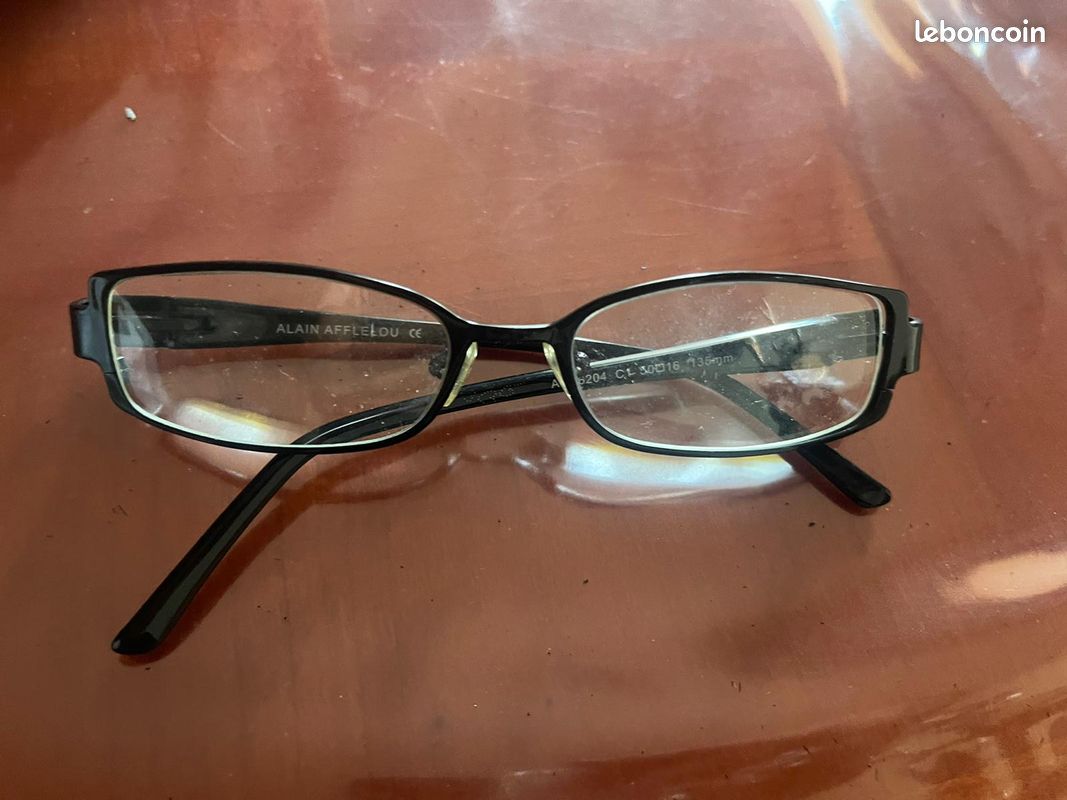 Lunettes (vue)
70 Allauch (13)