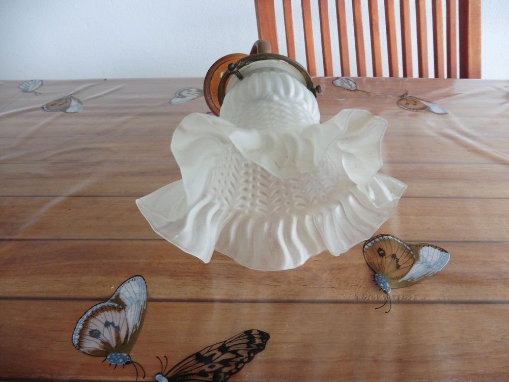 Lunminaire vintage
15 Curtil-sous-Buffi�res (71)