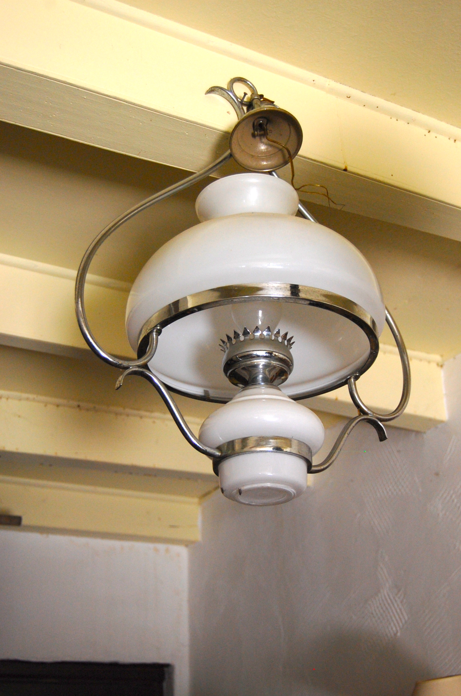 lustre ancien ann�e 60 chrome opaline blanc 45 Saint-Jean-d'Ang�ly (17)