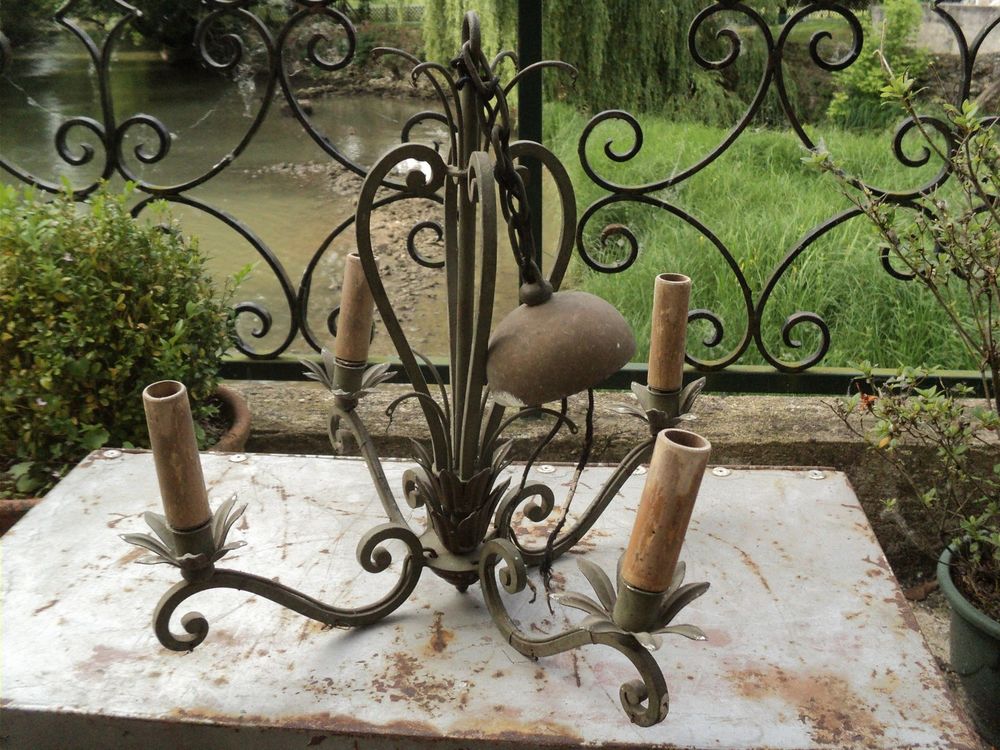 Lustre Ancien en Fer Forg�. 15 Loches (37)