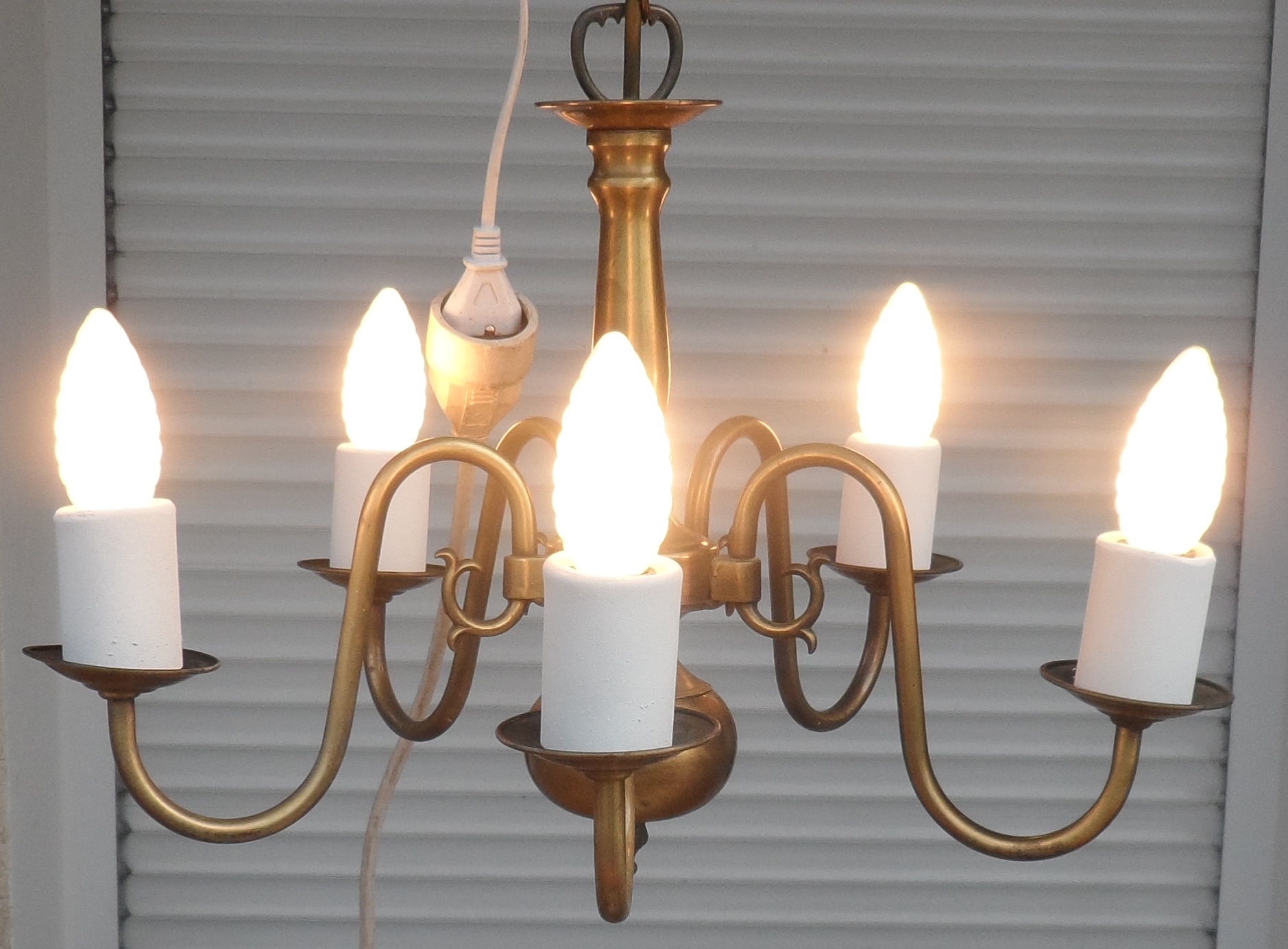 Lustre ancien en laiton 5 branches douilles vis petit culot 70 Castries (34)