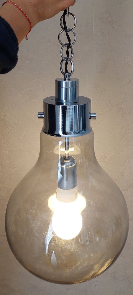 Lustre ann�e 1970 forme ampoule, avec ampoule led 50 Toussieu (69)