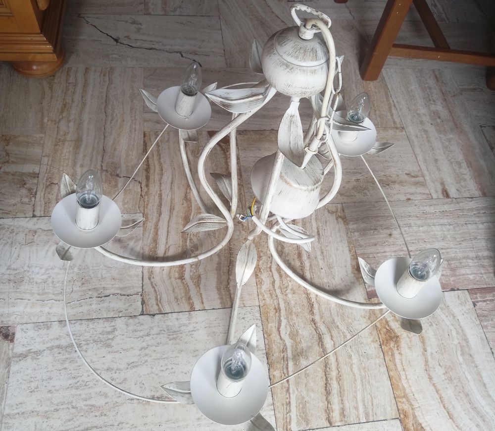 LUSTRE BEIGE 5 AMPOULES POUR SALON OU SALLE A MANGER 25 Grasse (06)