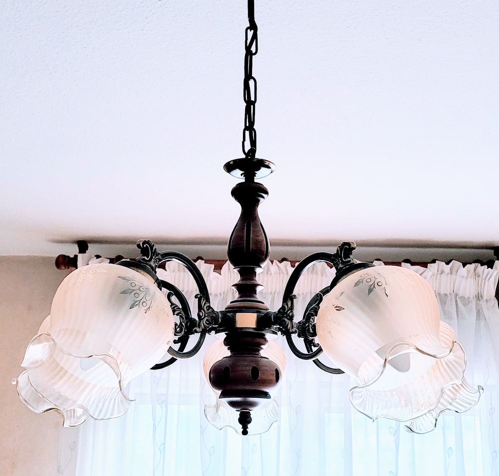 Lustre en bois 5 tulipes en verre d�co ancien. 50 Le Creusot (71)